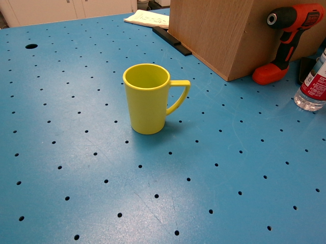 Initial scene image for Mug